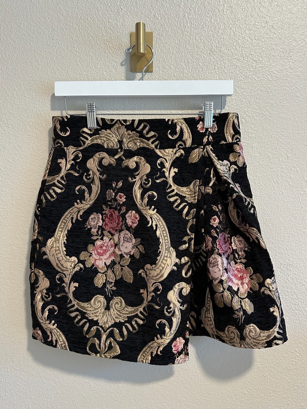 ☀️ CHICWISH Brocade Peony Jacquard High-Waist Skort